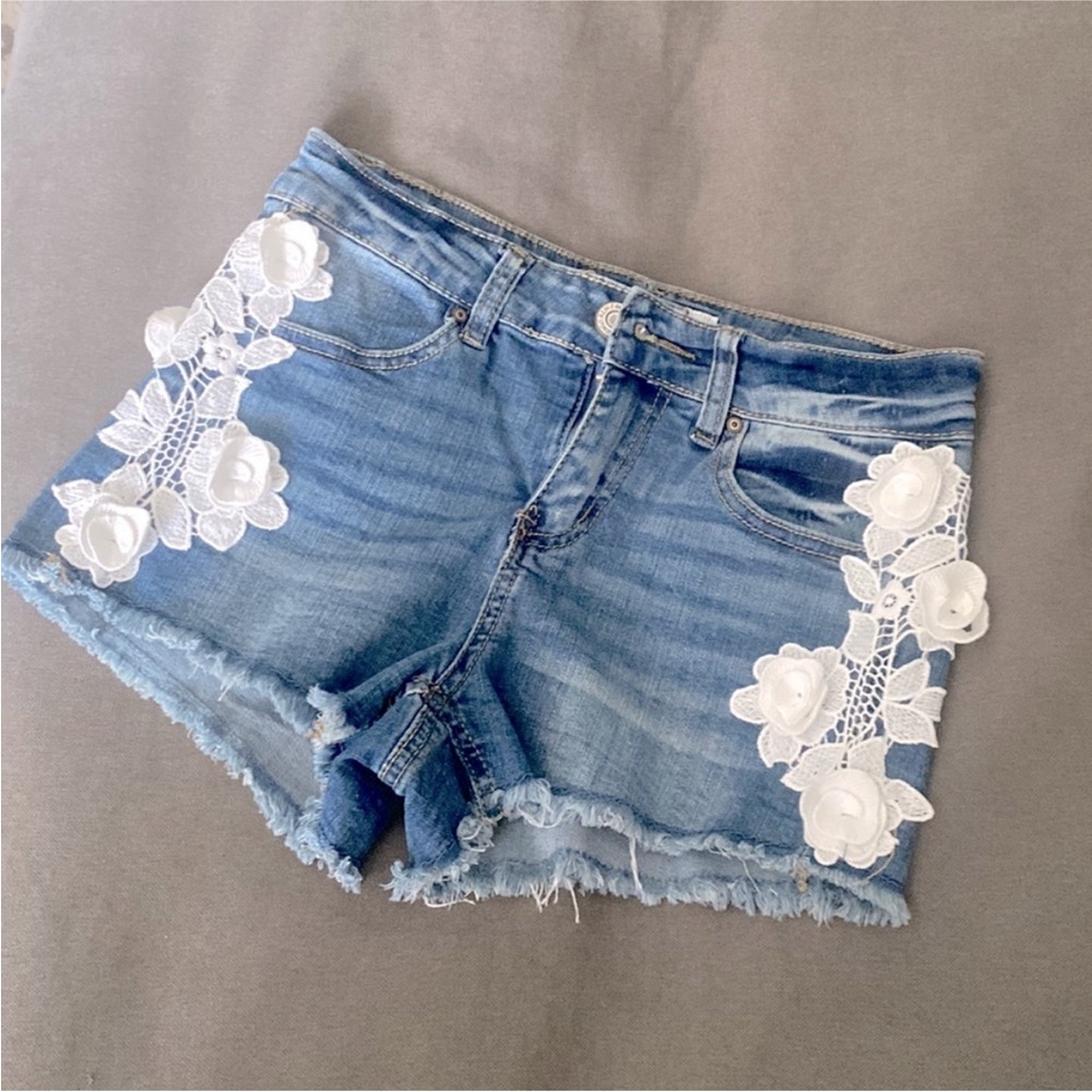 Adorable!  Tags removed but never worn. Size 3 / 26